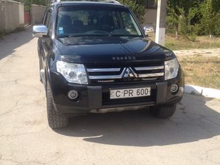 Mitsubishi Pajero foto 2