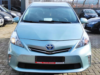 Toyota Prius v foto 6