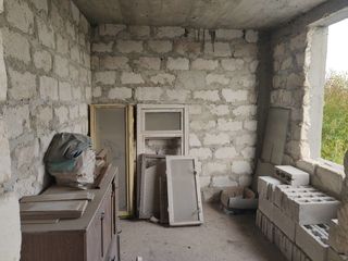 Vînd casă cu 3 nivele nefinisata în apropiere de Chișinău foto 4