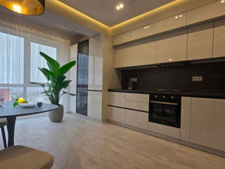 2-комн. кв., 95 м², 10/10 эт.