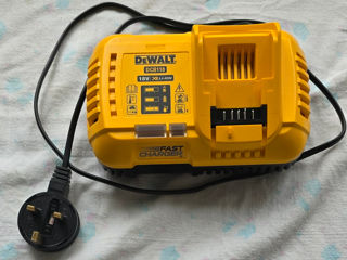 Dewalt DCB118 (încărcător - charger)