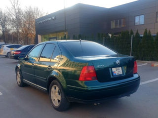 Volkswagen Jetta foto 2