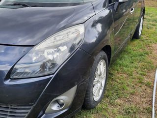 Renault Grand Scenic foto 2