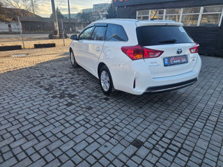 Toyota Auris foto 4