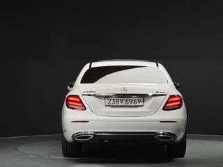 Mercedes E-Class foto 4