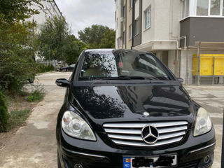 Mercedes B-Class foto 2