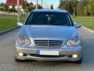 Mercedes C-Class foto 2