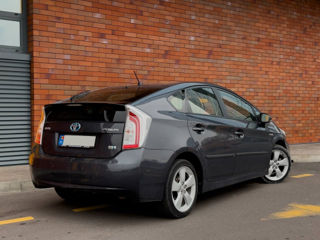 Toyota prius - chirie auto - авто прокат - rent a car foto 3