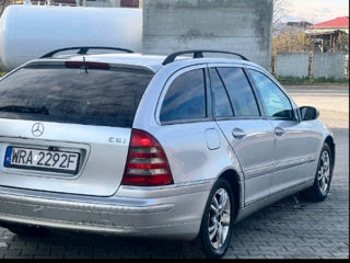 Mercedes C-Class foto 8