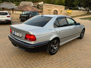 BMW 5 Series foto 3