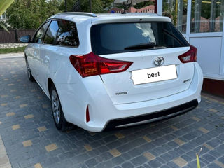 Toyota Auris foto 1