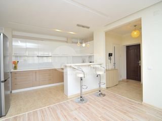 Centrul orașului ! Apartament spațios cu 3 dormitoare+salon, 1200 € ! foto 12