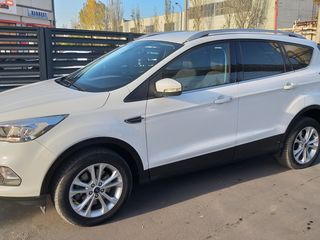 Ford Kuga foto 2