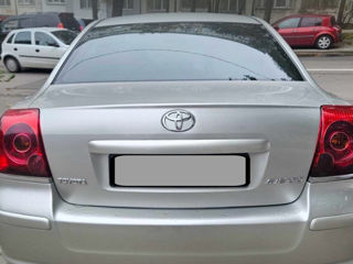 Toyota Avensis foto 3