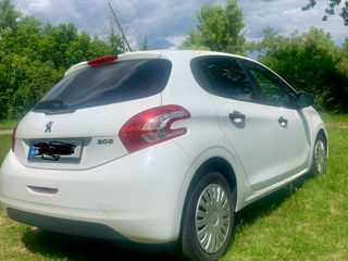 Peugeot 208 foto 4