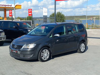 Volkswagen Touran foto 1