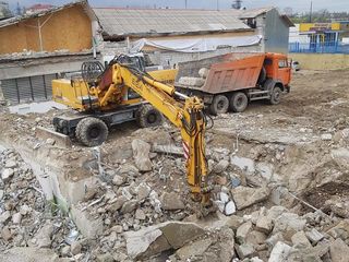 Demolari mecanizate , excavatoare pentru demolari,demontaj , demolarea betonului , gidromolot . foto 2