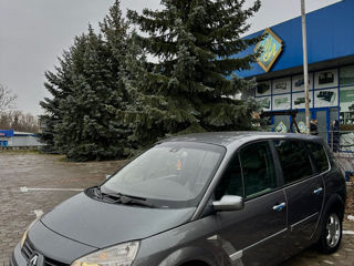 Renault Grand Scenic foto 2