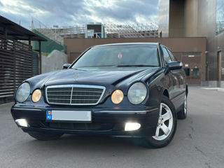 Mercedes E-Class foto 2