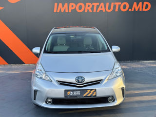 Toyota Prius v foto 3