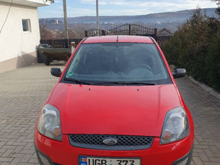 Ford Fiesta foto 2