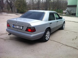 Mercedes Series (W124) foto 5