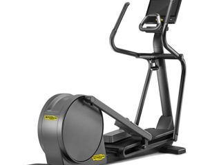 Профессиональный эллиптический тренажор Technogym foto 2