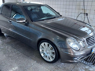 Mercedes E-Class foto 2