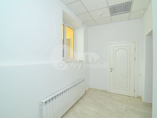 Spațiu comercial, 62 mp, Centru, 2000 € ! foto 3