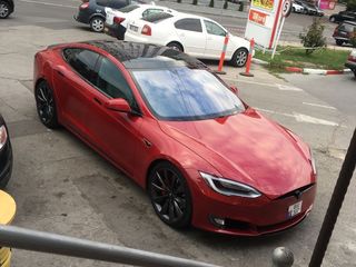 Tesla Model S foto 1