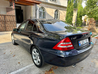 Mercedes C-Class foto 4