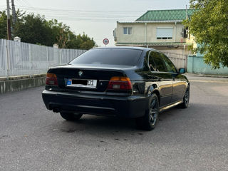 BMW 5 Series foto 3