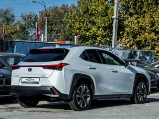 Lexus UX foto 2