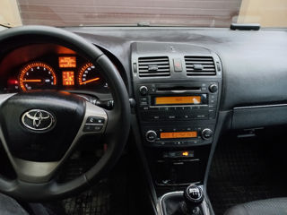 Toyota Avensis foto 2