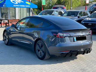 Tesla Model 3 foto 4