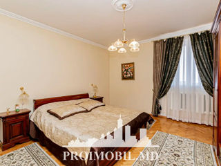 Casă spre vânzare cu 8 camere, 427 m2 în Chișinău, Centru foto 2