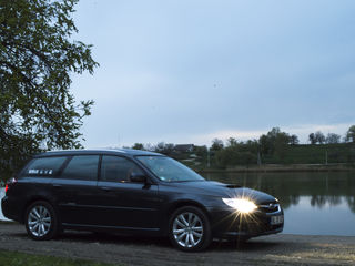 Subaru Legacy foto 2