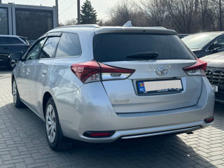 Toyota Auris фото 5