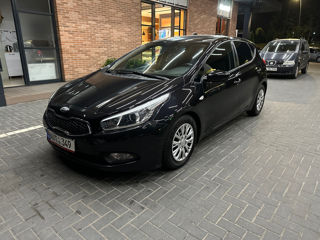 KIA Ceed foto 1