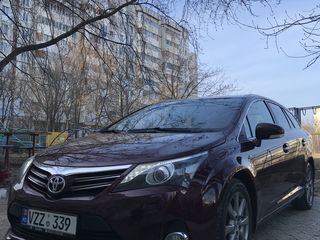 Toyota Avensis foto 1