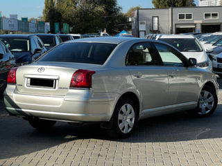 Toyota Avensis foto 3