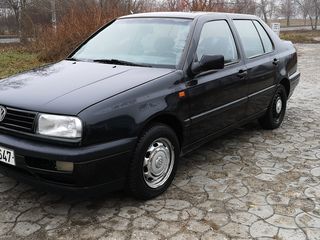 Volkswagen Vento foto 1