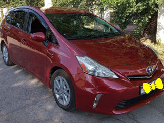 Toyota Prius v foto 4