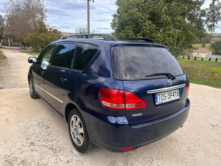 Toyota Avensis Verso foto 4