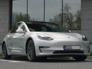 Tesla Model 3 foto 2