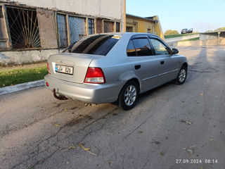 Hyundai Accent foto 4