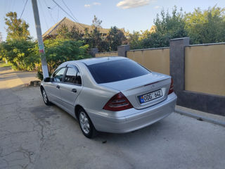 Mercedes C-Class foto 2