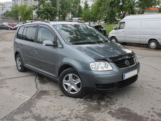 Volkswagen Touran foto 2