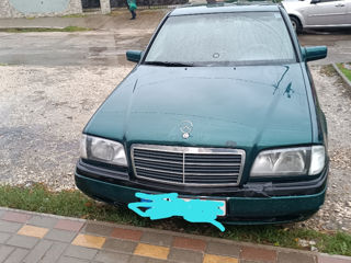 Mercedes C-Class foto 1