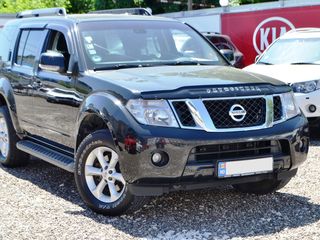 Nissan Pathfinder foto 1